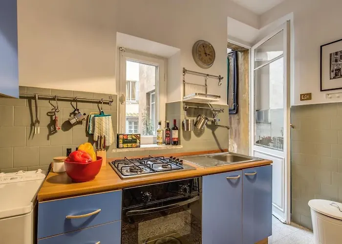 Monti Coliseum 2nd Floor 3 Bedroom * Rzym