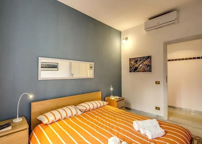 Monti Coliseum 2nd Floor 3 Bedroom * Rzym