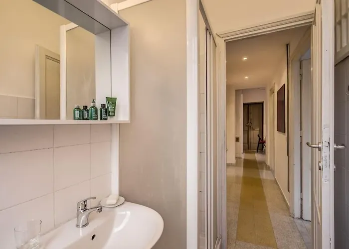 Monti Coliseum 2nd Floor 3 Bedroom * Rzym