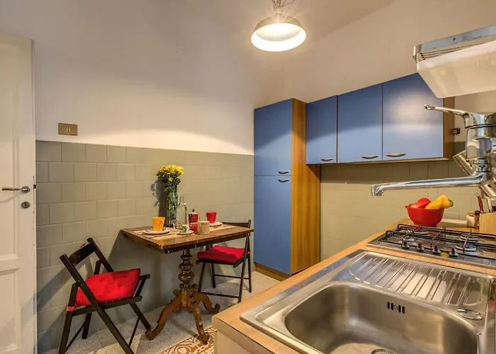 Monti Coliseum 2nd Floor 3 Bedroom * Rzym