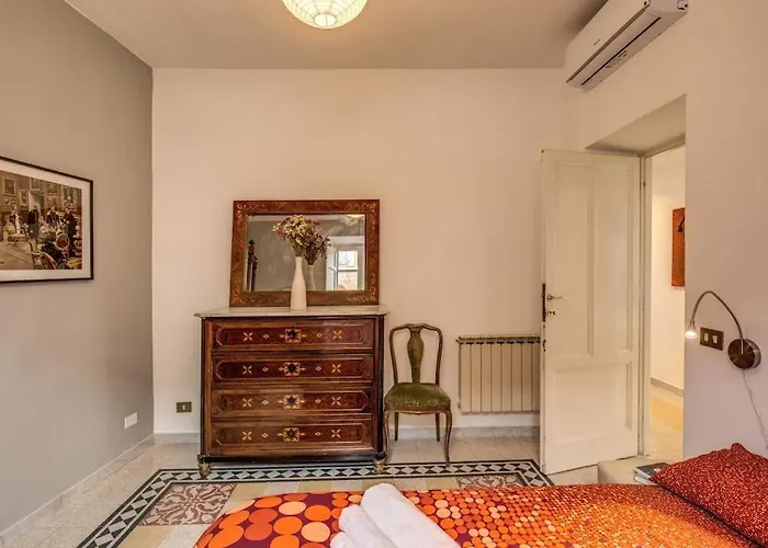 Monti Coliseum 2nd Floor 3 Bedroom * Rzym